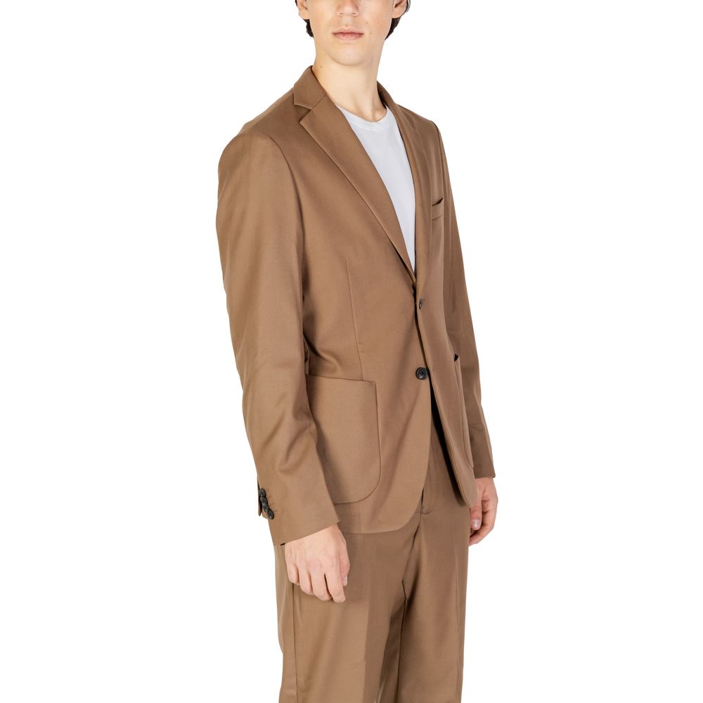 Blazer by Hamaki-Ho for men in polyester beige features an crisp silhouette with sophisticated and a crisp for a truly crisp finish.