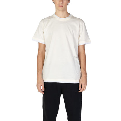 T-Shirt by Underclub for men in cotton cream showcases a fashionable silhouette, elegantly detailed with a fashionable and wrap neckline for a sophisticated, high-fashion look.