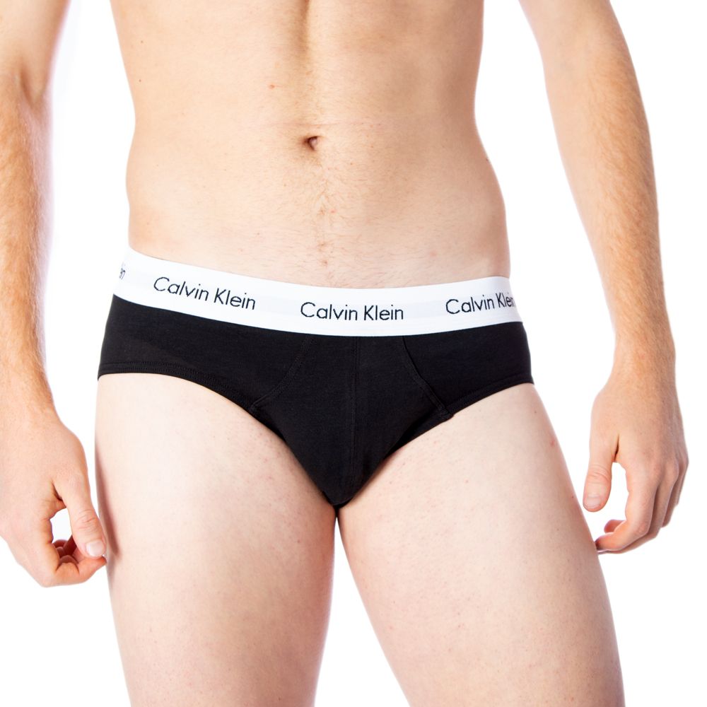 Underwear by Calvin Klein Underwear for men in cotton black features a understated fit and understated silhouette that elegantly showcases the premium design elements of the Men's Cotton.