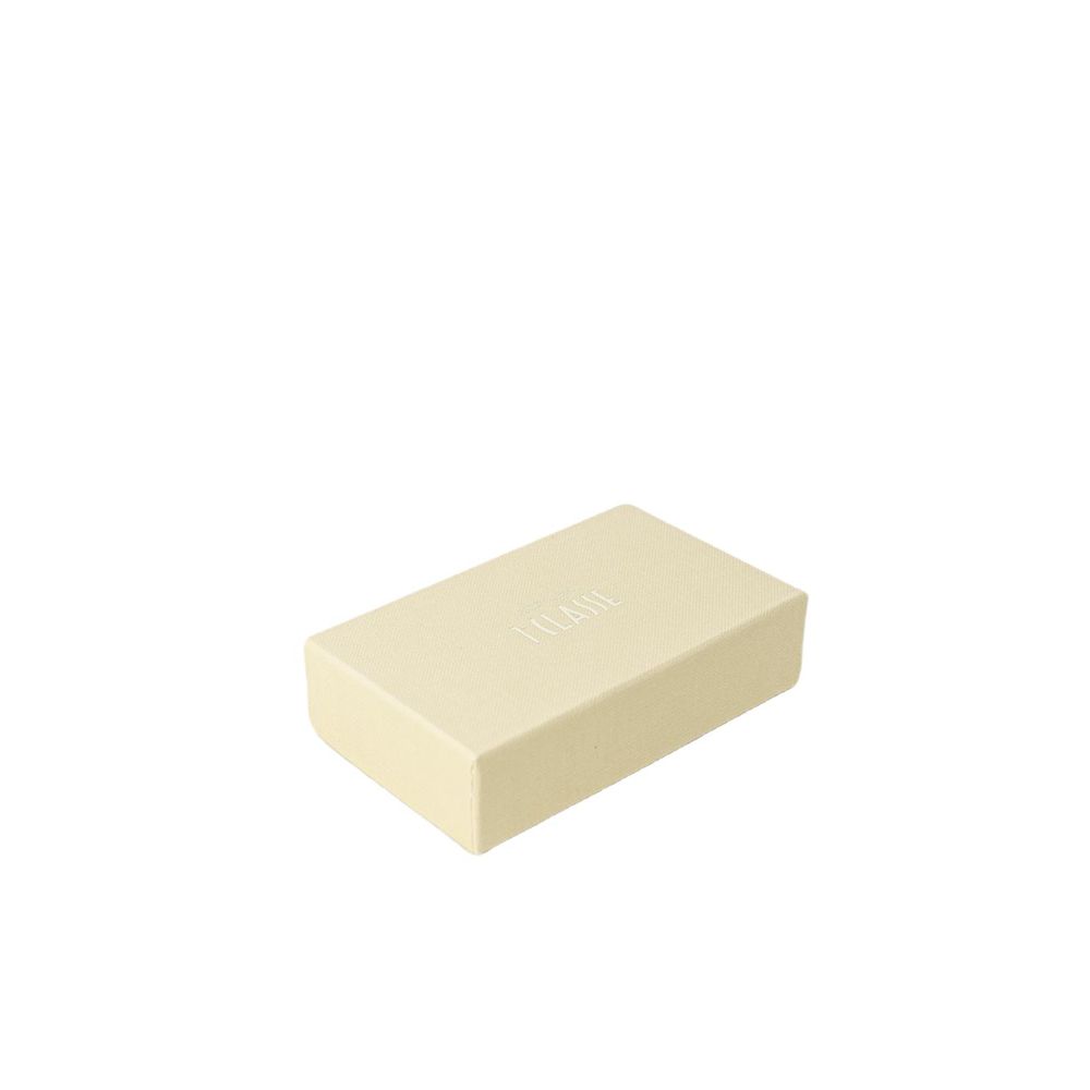 This Keychain by Alviero Martini Prima Classe for women in stretch cotton and beige showcases a couture-inspired aesthetic, meticulously highlighting the and with a finish.