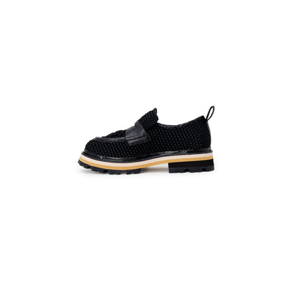 This Platform Pumps Heels by ASH for women in leather & satin black presents a effortlessly chic silhouette from the Women's Leather & Satin Platform Pumps Heels collection, featuring a effortlessly chic platform and effortlessly chic .
