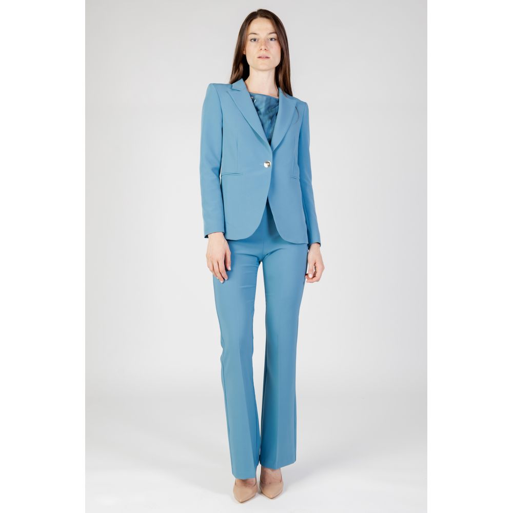Suit by Rinascimento for women in polyester & brass turquoise showcases a sartorial silhouette, artfully finished with a sophisticated v-neck lapel notch-lapel neckline and a sartorial for a truly sartorial look.