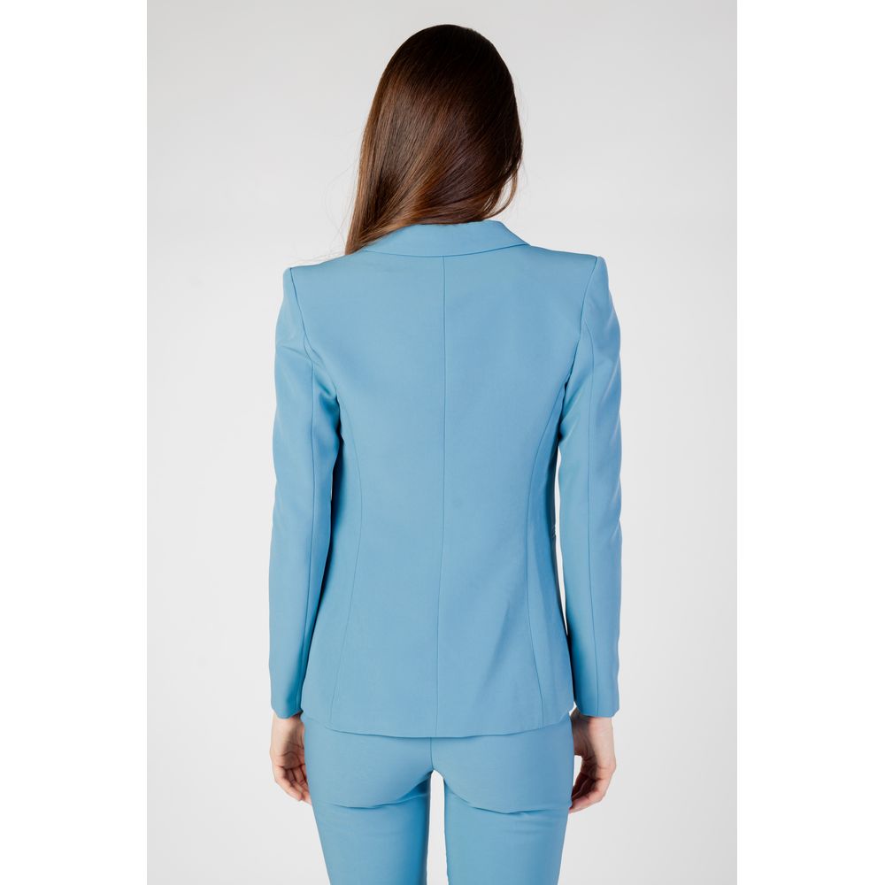 Suit by Rinascimento for women in polyester & brass turquoise presents a impeccable silhouette, artfully detailed with a impeccable v-neck lapel notch-lapel neckline and for a truly impeccable and sophisticated finish.
