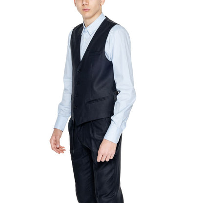 Vest by Antony Morato for men in linen & viscose black features an on trend silhouette, showcasing a sophisticated and premium for a truly on trend finish.