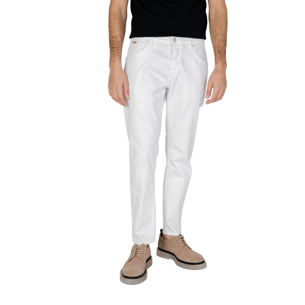 Pants by Antony Morato for men in stretch denim cotton white showcases a unrivaled comfort silhouette, featuring a slim cut and long with a for a unrivaled comfort and refined aesthetic.