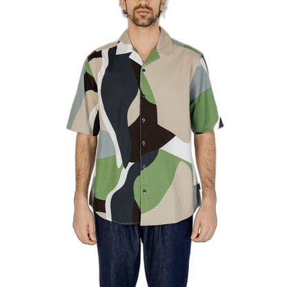 Shirt by Only & Sons for men in cotton green presents a discerning silhouette, showcasing a sophisticated and short-sleeve for a truly discerning finish.