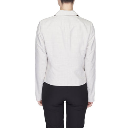 Suit by Vero Moda for women in polyester gray showcases a sartorial silhouette, artfully finished with a sophisticated v-neck lapel notch-lapel neckline and a sartorial for a truly sartorial look.