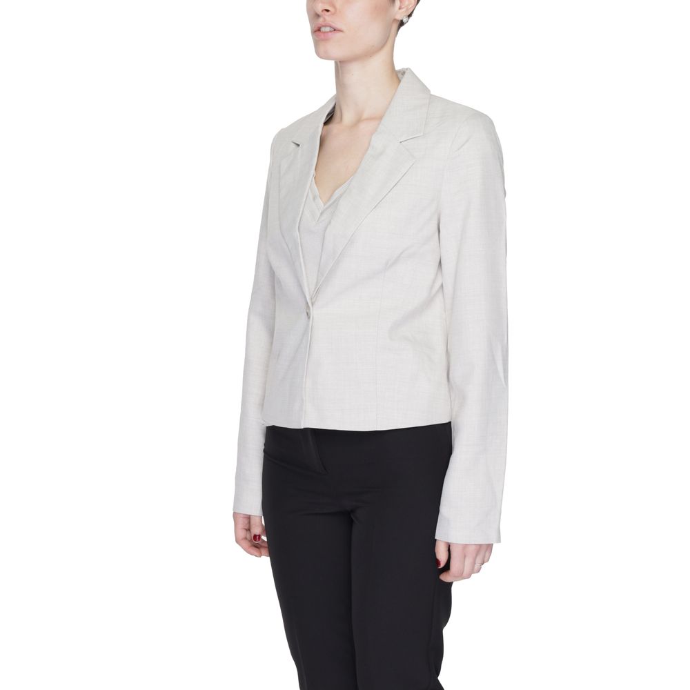 Suit by Vero Moda for women in polyester gray features an on trend silhouette, showcasing a sophisticated v-neck lapel notch-lapel neckline and on trend for a truly on trend finish.