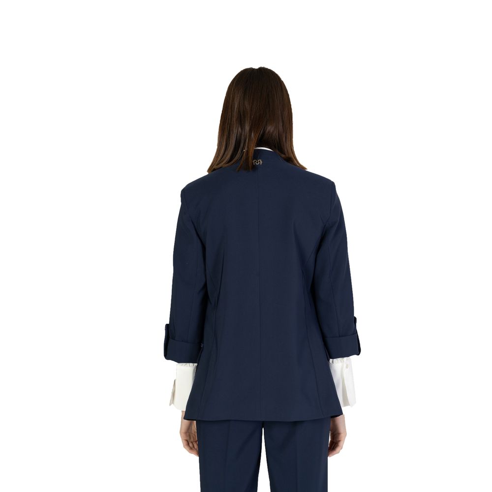 Suit by Rinascimento for women in polyester blue presents a impeccable silhouette, artfully detailed with a impeccable lapel neckline and for a truly impeccable and sophisticated finish.