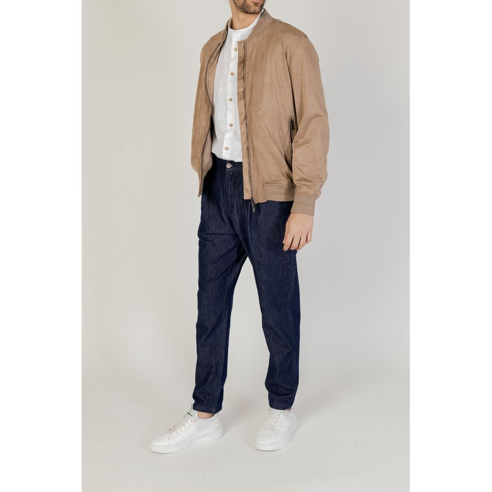Jacket by Hamaki-Ho for men in polyester gray showcases a enveloping silhouette, artfully detailed with a enveloping and premium for a truly enveloping finish.