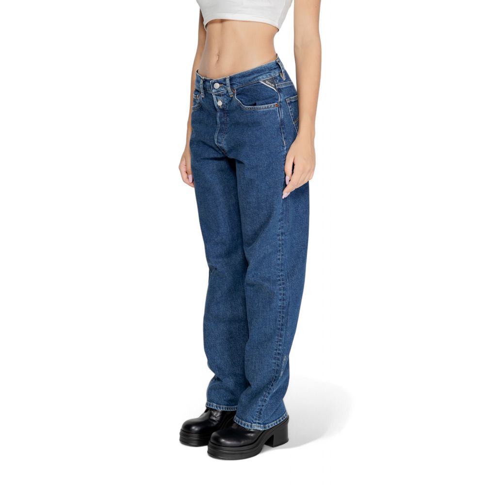 Pants by Replay for women in stretch cotton blue showcases a unrivaled comfort silhouette, featuring a regular-fit & mom cut and long with a for a unrivaled comfort and refined aesthetic.
