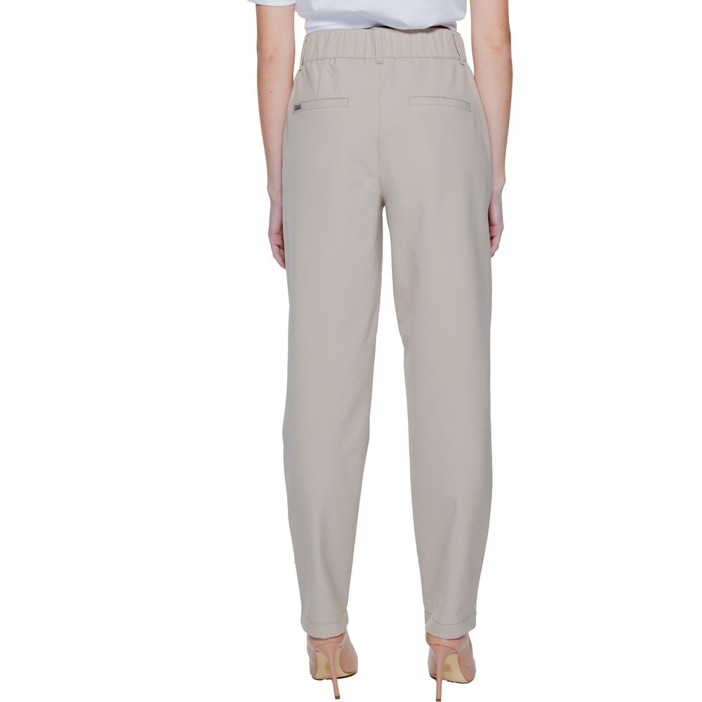 Pants by Street One for women in polyamide beige showcases a unrivaled comfort silhouette, featuring a cigarette cut and long with a for a unrivaled comfort and refined aesthetic.