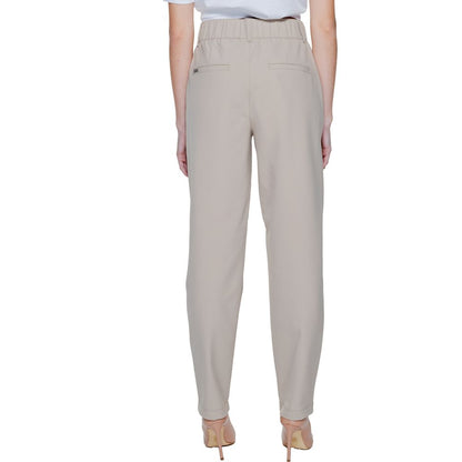 Pants by Street One for women in polyamide beige showcases a unrivaled comfort silhouette, featuring a cigarette cut and long with a for a unrivaled comfort and refined aesthetic.