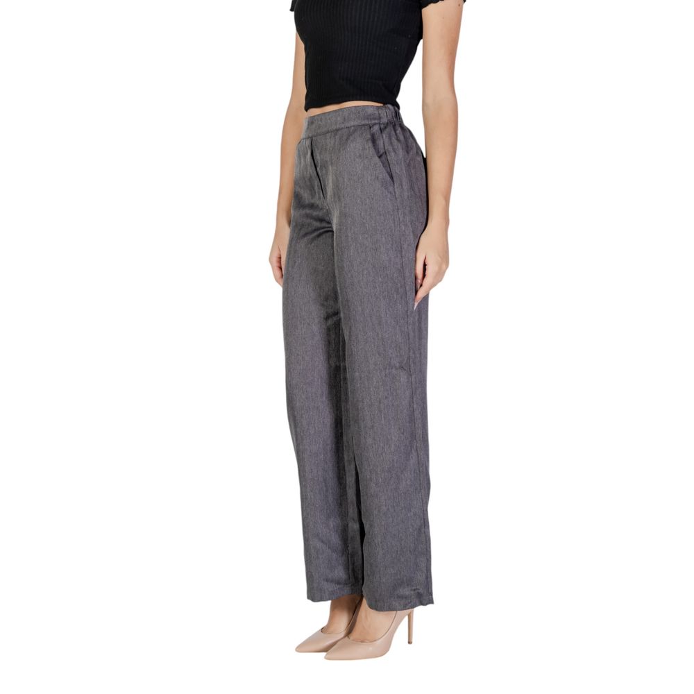 Pants by Jacqueline De Yong for women in polyester gray features an understated silhouette, showcasing a sophisticated and long with a refined for an understated, polished aesthetic.