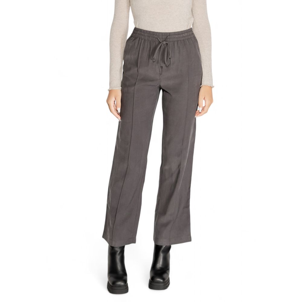 Pants by Jacqueline De Yong for women in polyester & viscose gray features a utilitarian with a utilitarian long and to create a sophisticated, premium look.
