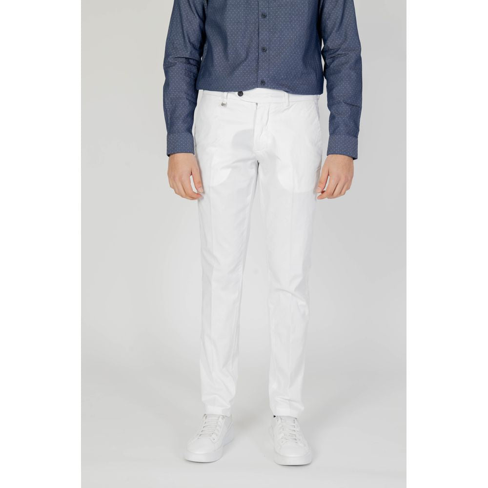 Pants by Antony Morato for men in stretch cotton cream features a enduring silhouette, showcasing a enduring skinny & slim and long with a for a premium, tailored aesthetic.