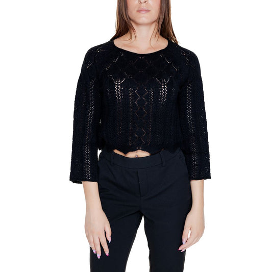 Sweatshirt by Vero Moda for women in cotton black features a unrivaled silhouette with a refined and unrivaled detailing for a sophisticated look.
