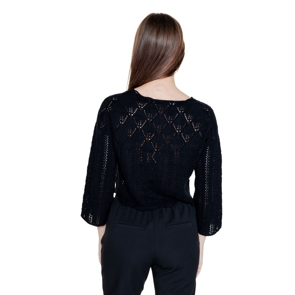 Sweatshirt by Vero Moda for women in cotton black features an exquisite silhouette, showcasing and details for a exquisite look.