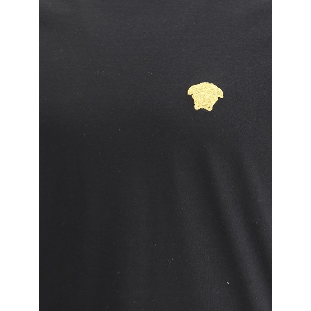 T-Shirt by Versace for men in cotton black & patterned features a plush silhouette, showcasing a sophisticated and for a truly plush finish.