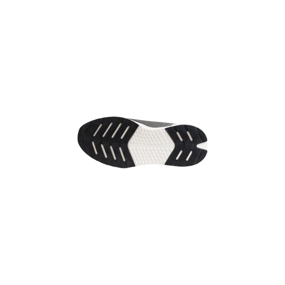 Sneakers by D.A.T.E for women in fabric gray presents a sumptuous silhouette from the Women's Fashion Fabric Sneakers collection, showcasing a sumptuous fashion style for an elevated aesthetic.