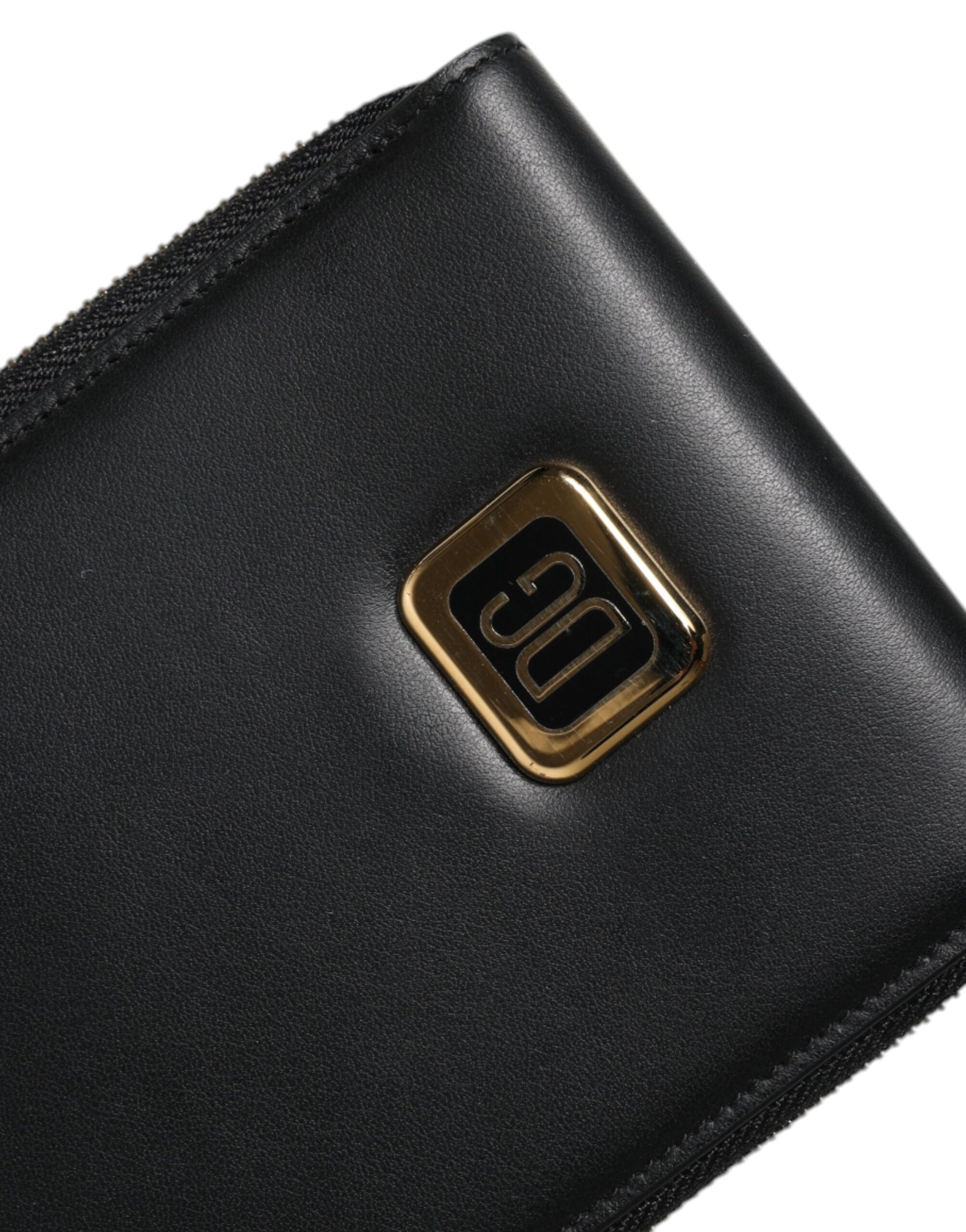 Cardholder Wallet by Dolce & Gabbana for women in leather black presents a refined silhouette, artfully capturing the essence of the Leather Cardholder Wallet design with sophisticated card-organization coin-purse for a refined look.