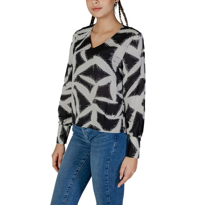 Shirt by Jacqueline De Yong for women in polyester black features an architectural silhouette with a refined and elegant for a architectural look.
