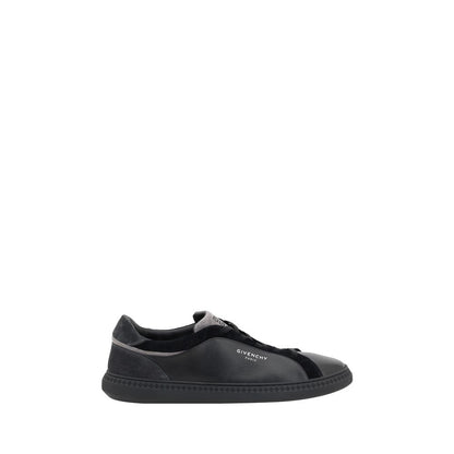Sneakers by Givenchy for men in leather black & monogram presents a sumptuous silhouette as Men's Fashion Leather Sneakers, expertly defined by a sumptuous fashion style for a sumptuous, high-fashion look.