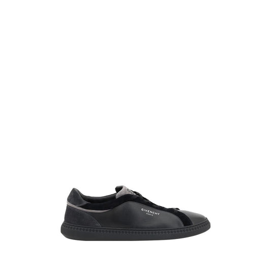 Sneakers by Givenchy for men in leather black & monogram presents a sumptuous silhouette as Men's Fashion Leather Sneakers, expertly defined by a sumptuous fashion style for a sumptuous, high-fashion look.