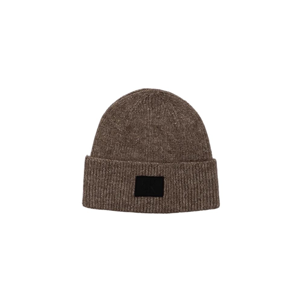 Hat by Calvin Klein Jeans for men in stretch polyester brown features an exquisite silhouette, showcasing the exquisite craftsmanship of this Stretch Polyester Hat.