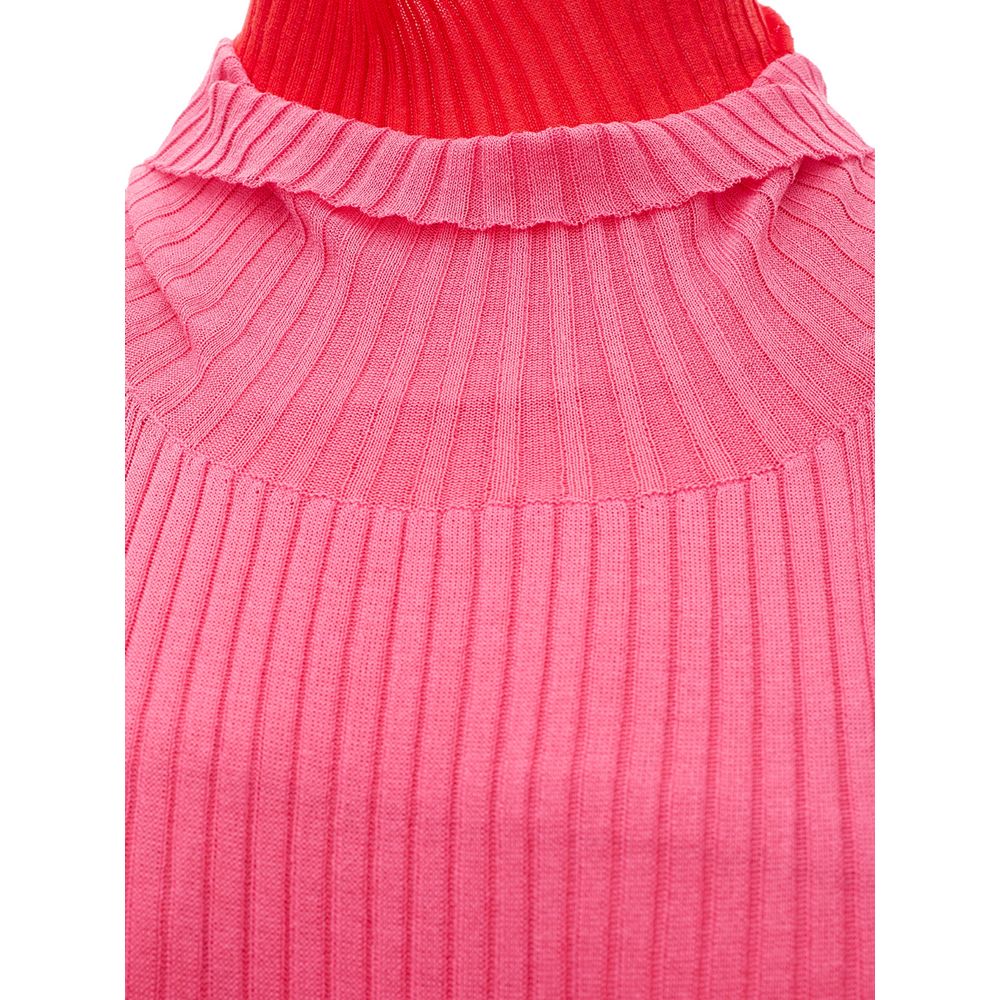 Dress by Bottega Veneta for women in cotton & silk pink features an cute silhouette, detailed with a and that elegantly flows into a cute .