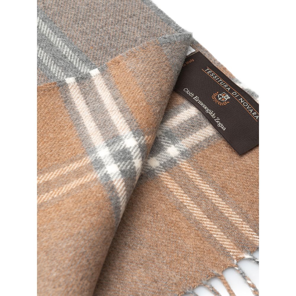 Scarf by Tessitura di Novara for men in cashmere silk beige, gray, multicolor & print presents a cosy silhouette, artfully capturing the sophisticated design and premium aesthetic of the Cashmere Silk Scarf.