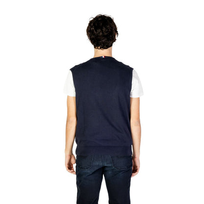 Vest by U.S. POLO ASSN. for men in cashmere cotton blend blue showcases a utilitarian silhouette, artfully incorporating and a utilitarian for a truly utilitarian finish.