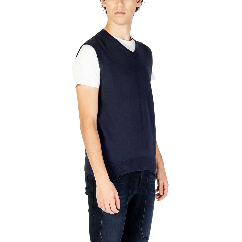 Vest by U.S. POLO ASSN. for men in cashmere cotton blend blue showcases a utilitarian silhouette, artfully incorporating and a utilitarian for a truly utilitarian finish.