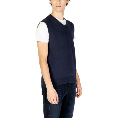 Vest by U.S. POLO ASSN. for men in cashmere cotton blend blue showcases a utilitarian silhouette, artfully incorporating and a utilitarian for a truly utilitarian finish.