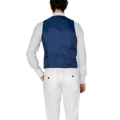 Vest by Only & Sons for men in stretch viscose polyester blue features an on trend silhouette, showcasing a sophisticated and premium pockets for a truly on trend finish.