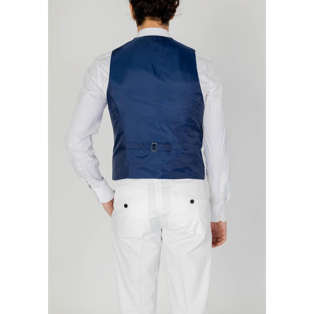 Vest by Only & Sons for men in stretch viscose polyester blue features a enviable silhouette, elegantly detailed with a enviable and functional pockets for a enviable finish.