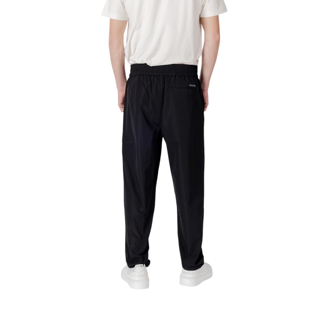 Hooded Pants by Calvin Klein Jeans for men in polyester black features a sleek silhouette with a sleek relaxed-fit & regular-fit, a refined long, and a sophisticated finish.