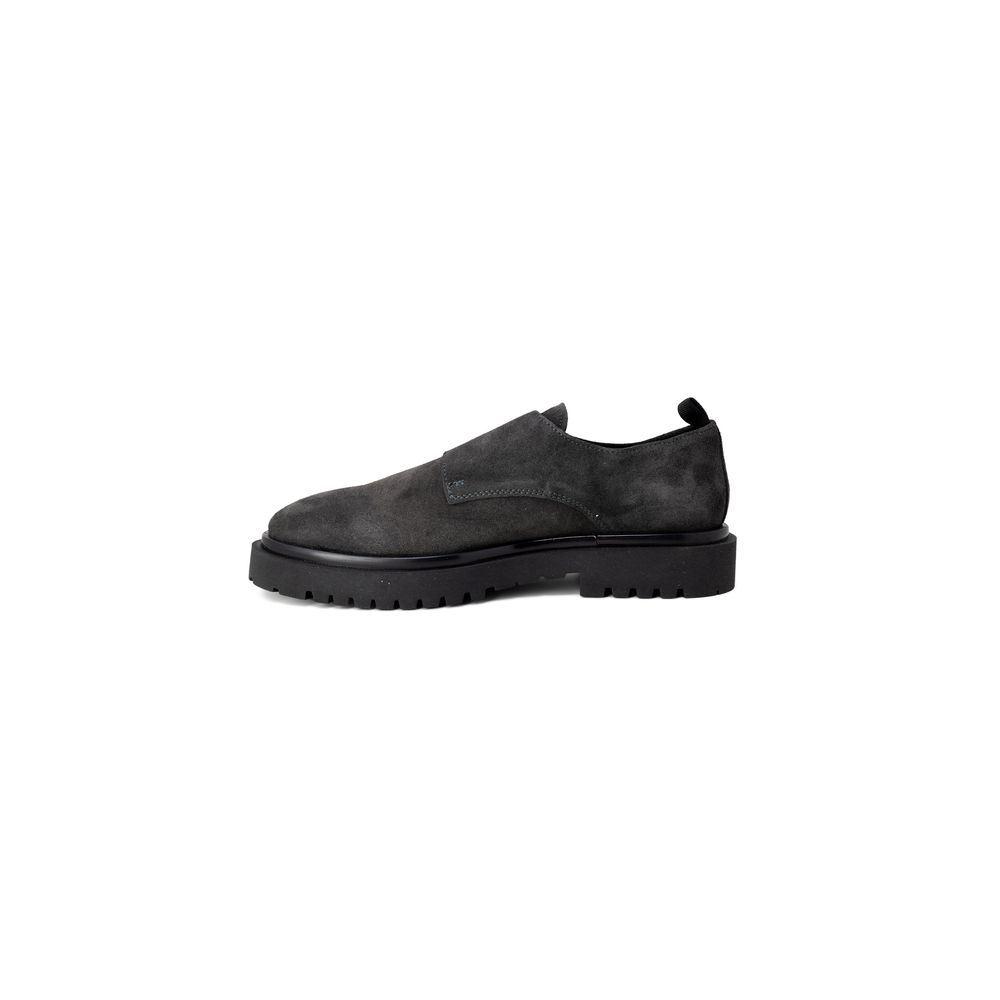 Slip-On Winter Shoes by Antony Morato for men in leather black showcases a impeccable silhouette as Men's Leather Slip-On Winter Shoes, artfully designed with a impeccable and refined for a impeccable finish.
