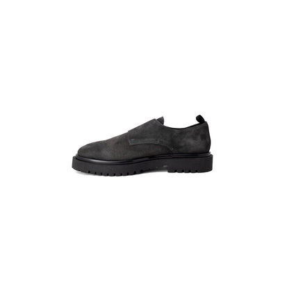 Slip-On Winter Shoes by Antony Morato for men in leather black showcases a impeccable silhouette as Men's Leather Slip-On Winter Shoes, artfully designed with a impeccable and refined for a impeccable finish.