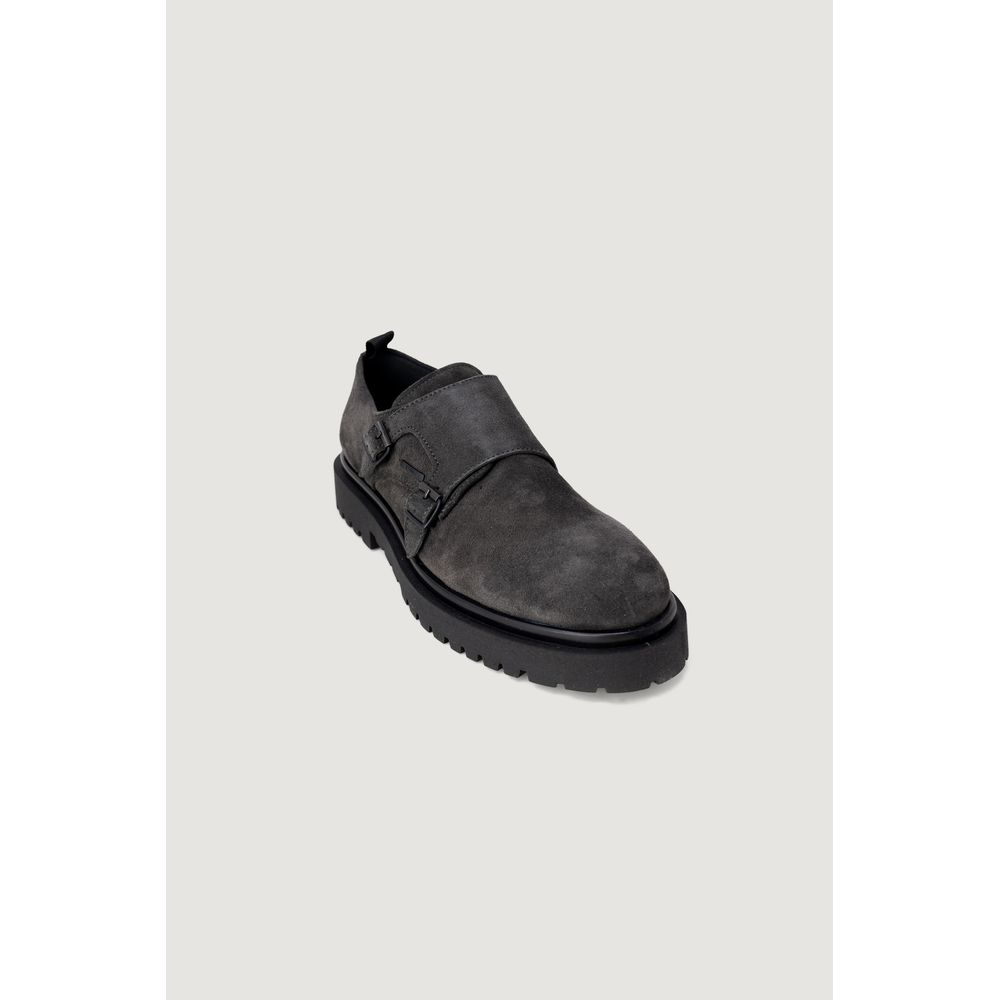 Slip-On Winter Shoes by Antony Morato for men in leather black features an effortless chic silhouette, showcasing the Men's Leather Slip-On Winter Shoes design with an effortless chic and a for a effortless chic look.