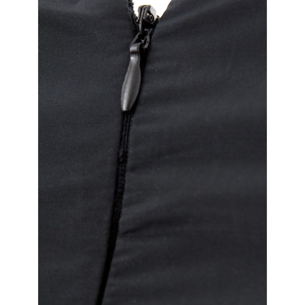 Dress by Lardini for women in polyester black presents a sinuous silhouette, showcasing a sophisticated v-neck neckline and detailed with a sinuous for a refined finish.