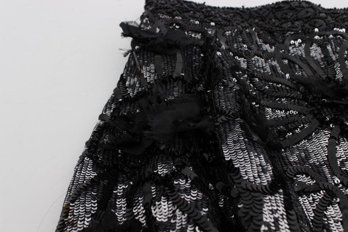Shorts by Dolce & Gabbana for women in cotton nylon rayon & silk black & silver features a sharp silhouette, meticulously detailed with a sharp straight, a short cut, and a sophisticated high rise.