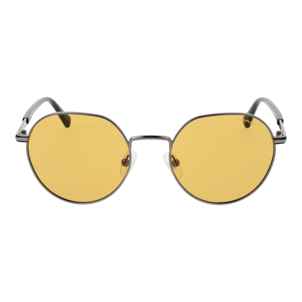 Sunglasses by Gant for men in metal silver features an lustrous full-rim round frame design with silver coloured frame detailing and non-polarized category-1-light-tint lens for a lustrous aesthetic.