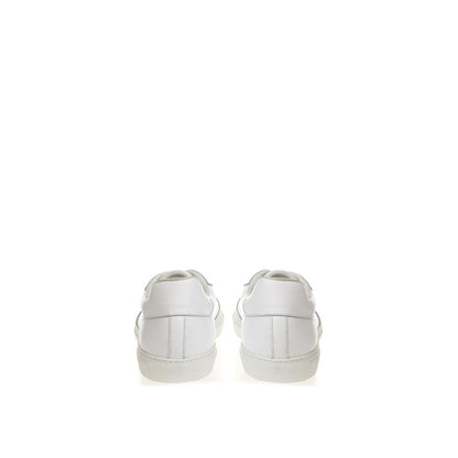 Sneakers by Roberto Cavalli for women in leather white features a chic design, perfectly showcasing the chic casual style of this Women's Casual Leather Sneakers.