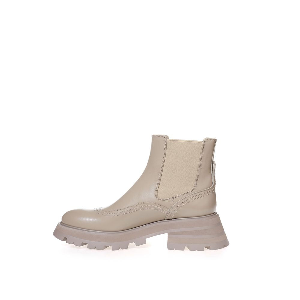 Boots by Alexander McQueen for women in leather gray features an effortless chic silhouette from the Aren Women's Leather Boots collection, showcasing a effortless chic and refined for an effortless chic look.