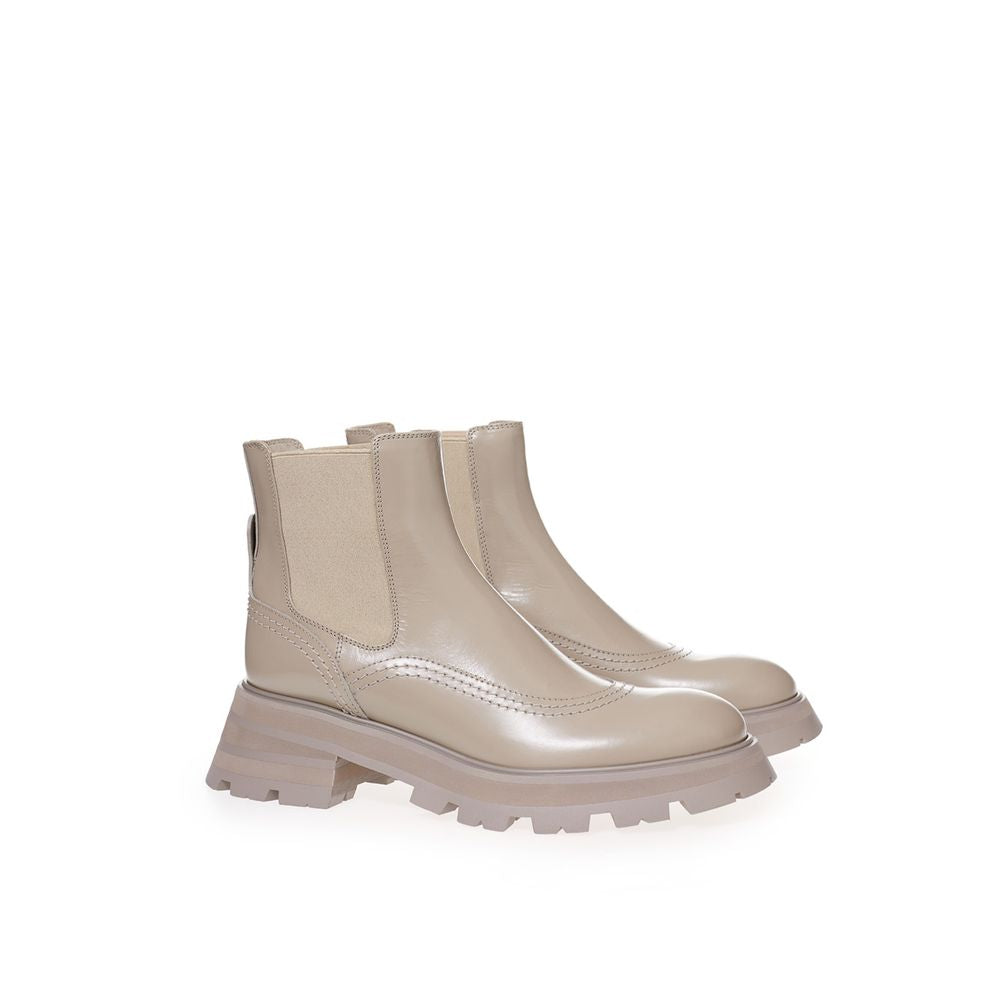 Boots by Alexander McQueen for women in leather gray features an enchanting design from the Aren Women's Leather Boots collection, highlighting a enchanting and for a refined look.