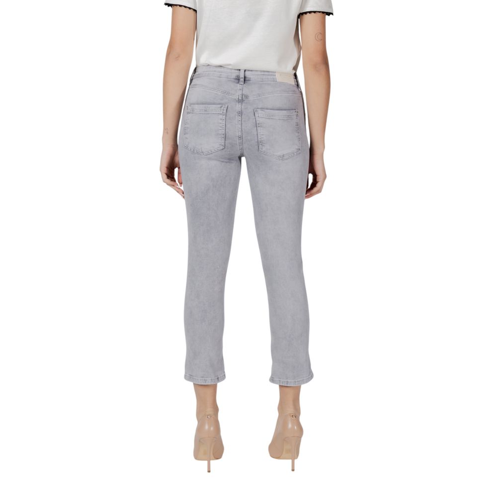 Jeans by Street One for women in stretch denim cotton gray features a polished silhouette with a polished slim, reaching a polished long and finished with a polished .