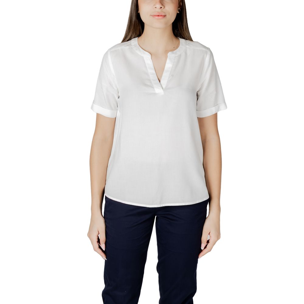 Shirt by Street One for women in viscose white showcases a sublime silhouette, artfully detailed with a sublime v-neck neckline and for a sophisticated, sublime finish.