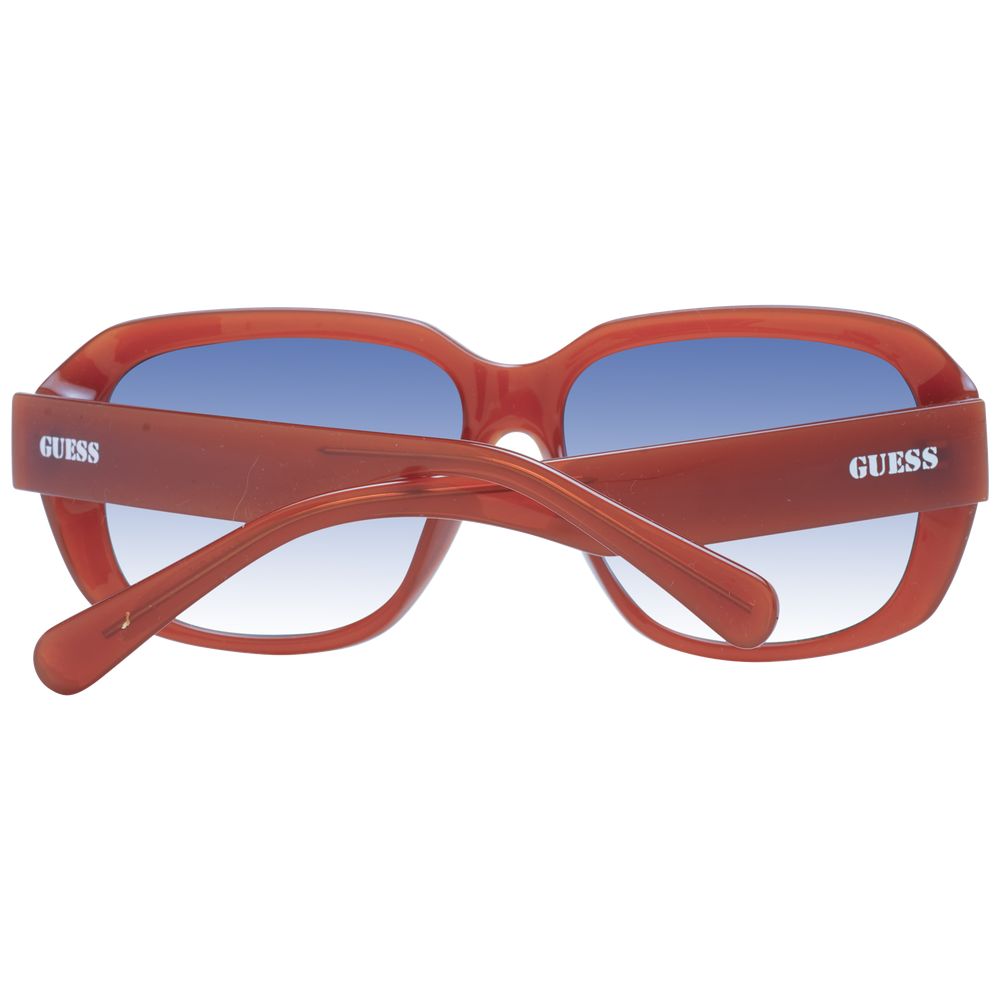Sunglasses by Guess for women in plastic copper features an lustrous full-rim square frame design with copper coloured frame detailing and gradient category-2-medium-tint lens for a lustrous aesthetic.