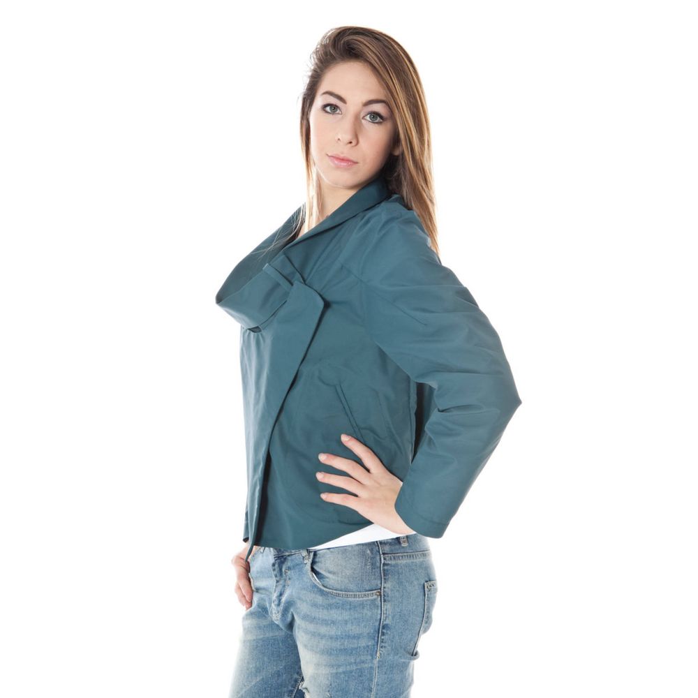 Jacket by Calvin Klein for women in polyamide green showcases a contemporary silhouette, detailed with a contemporary and premium pockets for a sophisticated finish.